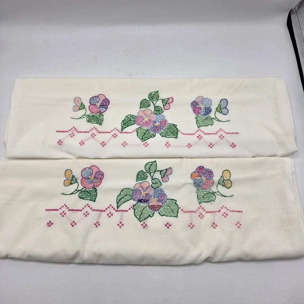 Vintage Hand‎ Embroidered Pillowcases 90s White Floral Pansy Cottagecore 2pc Set